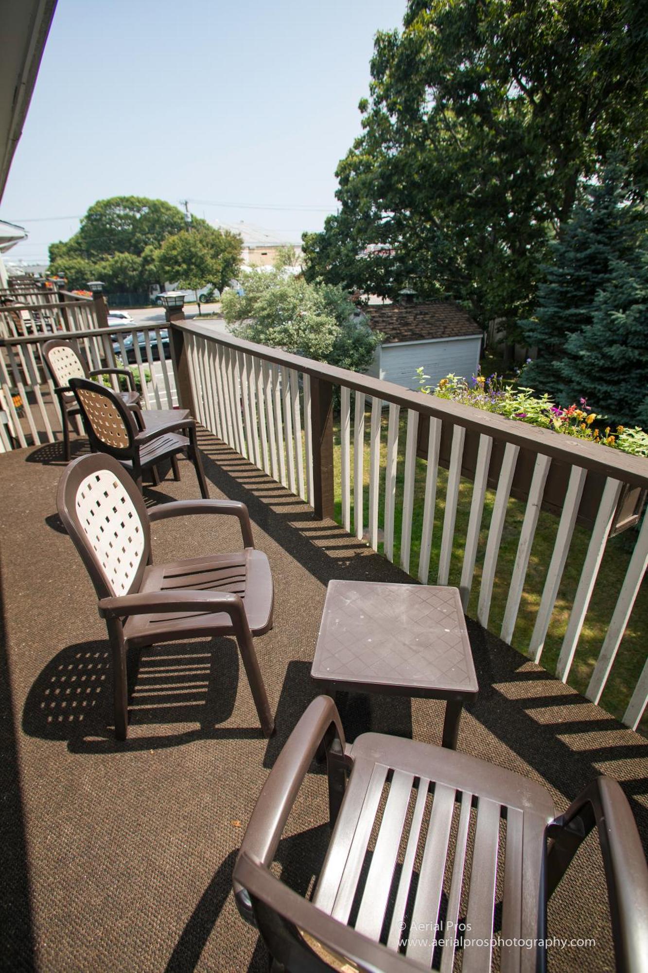 Kenny'S Tipperary Inn Монток Экстерьер фото