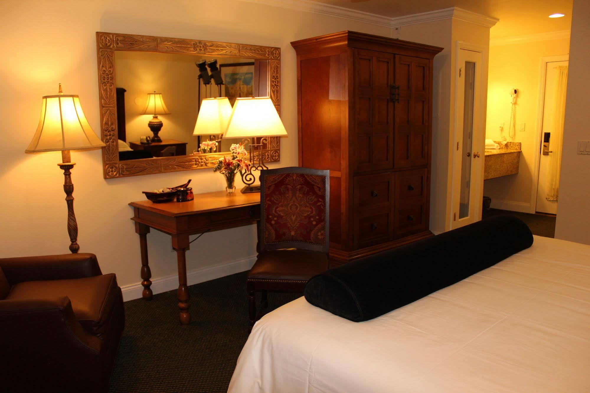 Kenny'S Tipperary Inn Монток Экстерьер фото