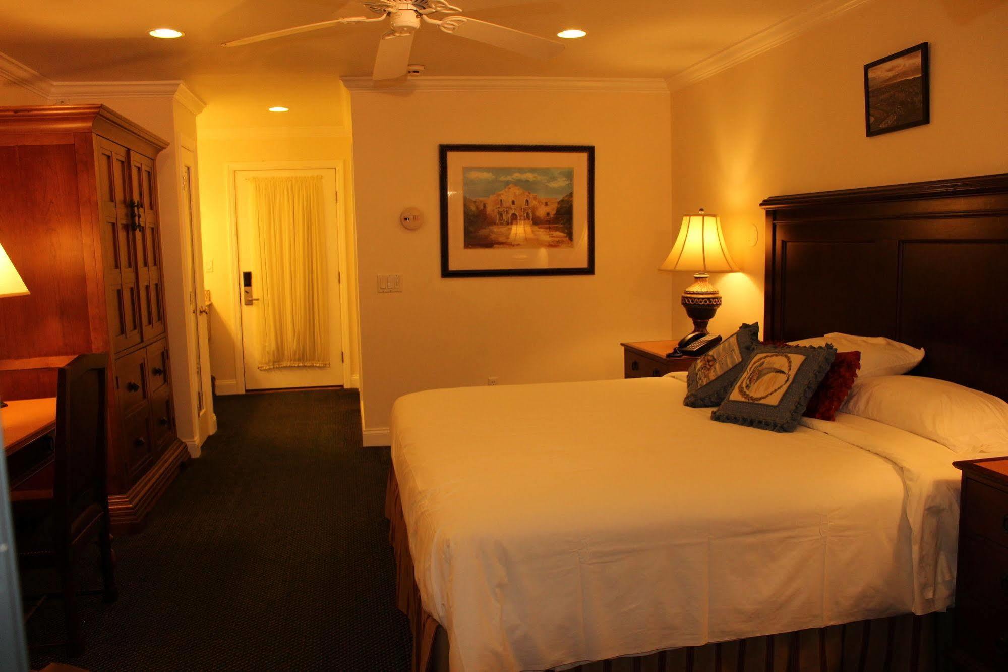 Kenny'S Tipperary Inn Монток Экстерьер фото