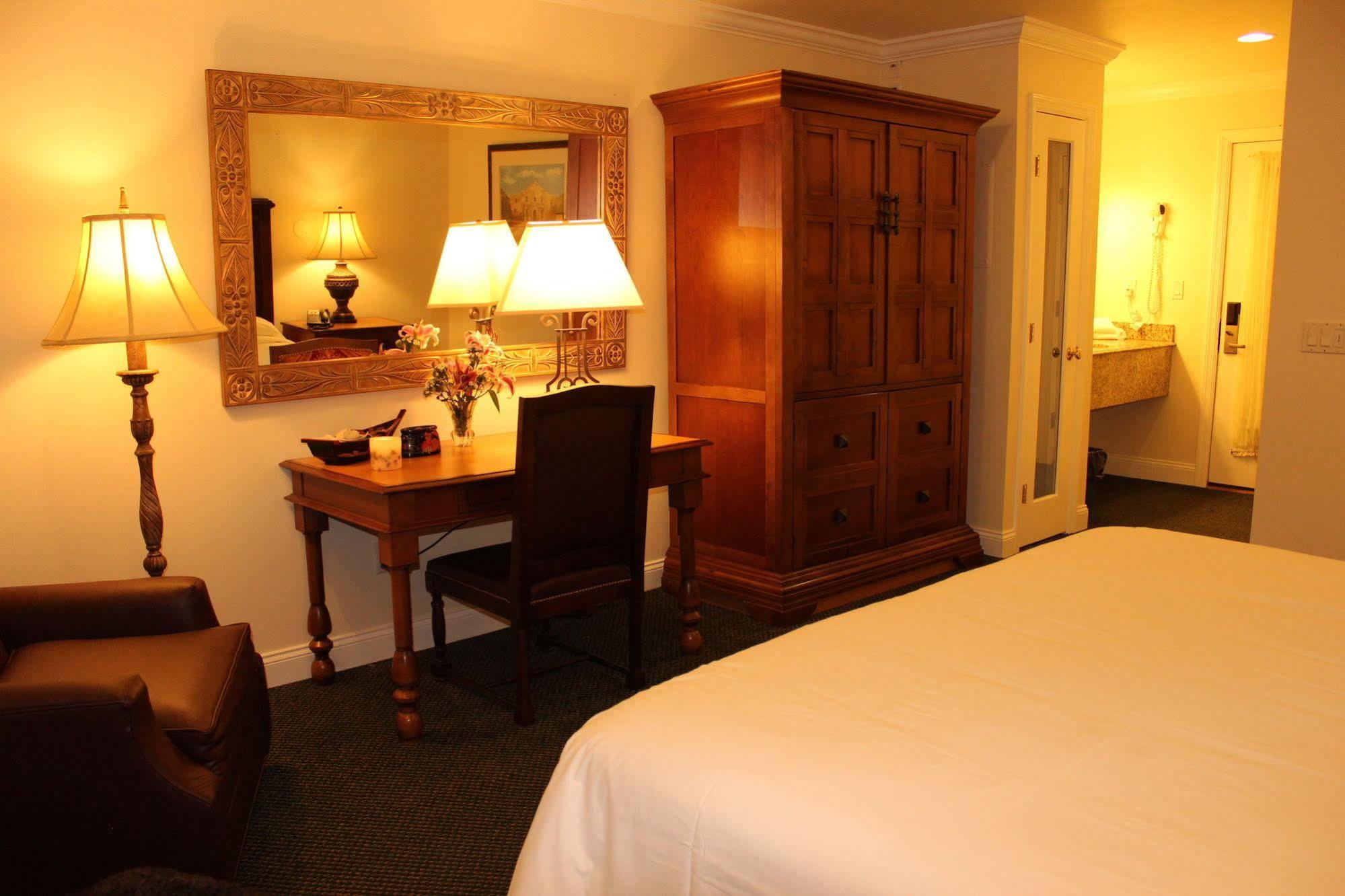 Kenny'S Tipperary Inn Монток Экстерьер фото